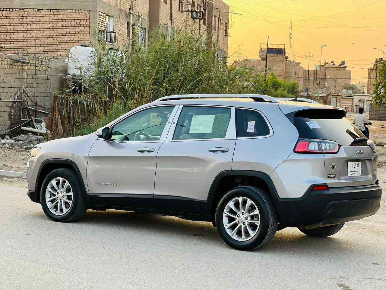 يا الله.  جيب شيروكي بزون 2019 ب اسمي هزه جديد ارقام انكليزي 

كير مكينه حداده كفاله وباقي تفاصيل الجيب معروفه  سياره مال جناي ابد ما متعوبه

تخم تاير جديد حادثه من كدام جدا خفيف ملاحظه تصوير قبل لا اداورها 

السعر 135وبيه مجال بصيط حك الجيه مكان السياره ناصريه الشطره

اتصال ***********
