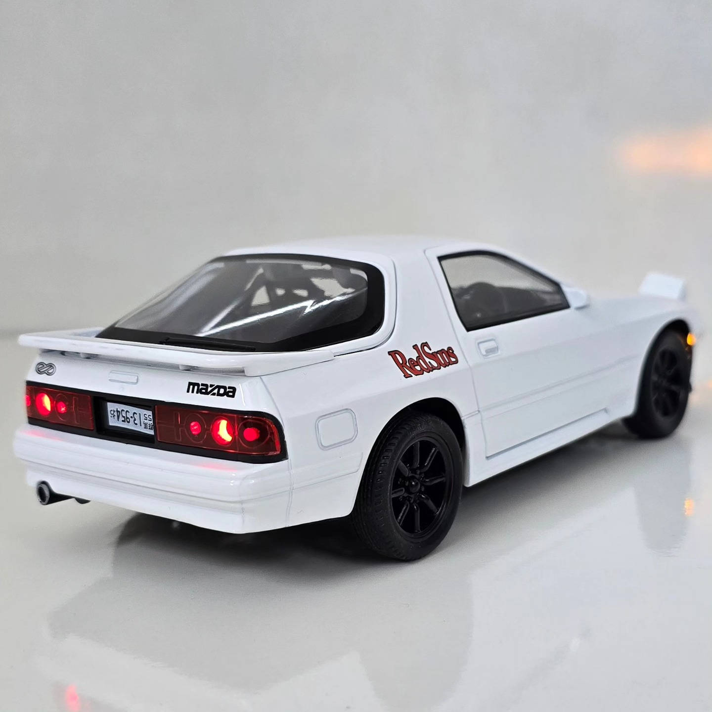 Mazda RX-7 FC 🚘
مجسم سيارة حجم 1:24
تفتح كامل أبواب بنيد صندوق لايت امامي يصعد ينزل + إضاءة + صوت
السعر : 18 الف
توصيل متوفر لجميع أنحاء العراق 🇮🇶📦


**إذا كنت صاحب هذا الإعلان وتريد حذفه لأي سبب، رجاءا أرسل رسالة إلى الدعم الفني**