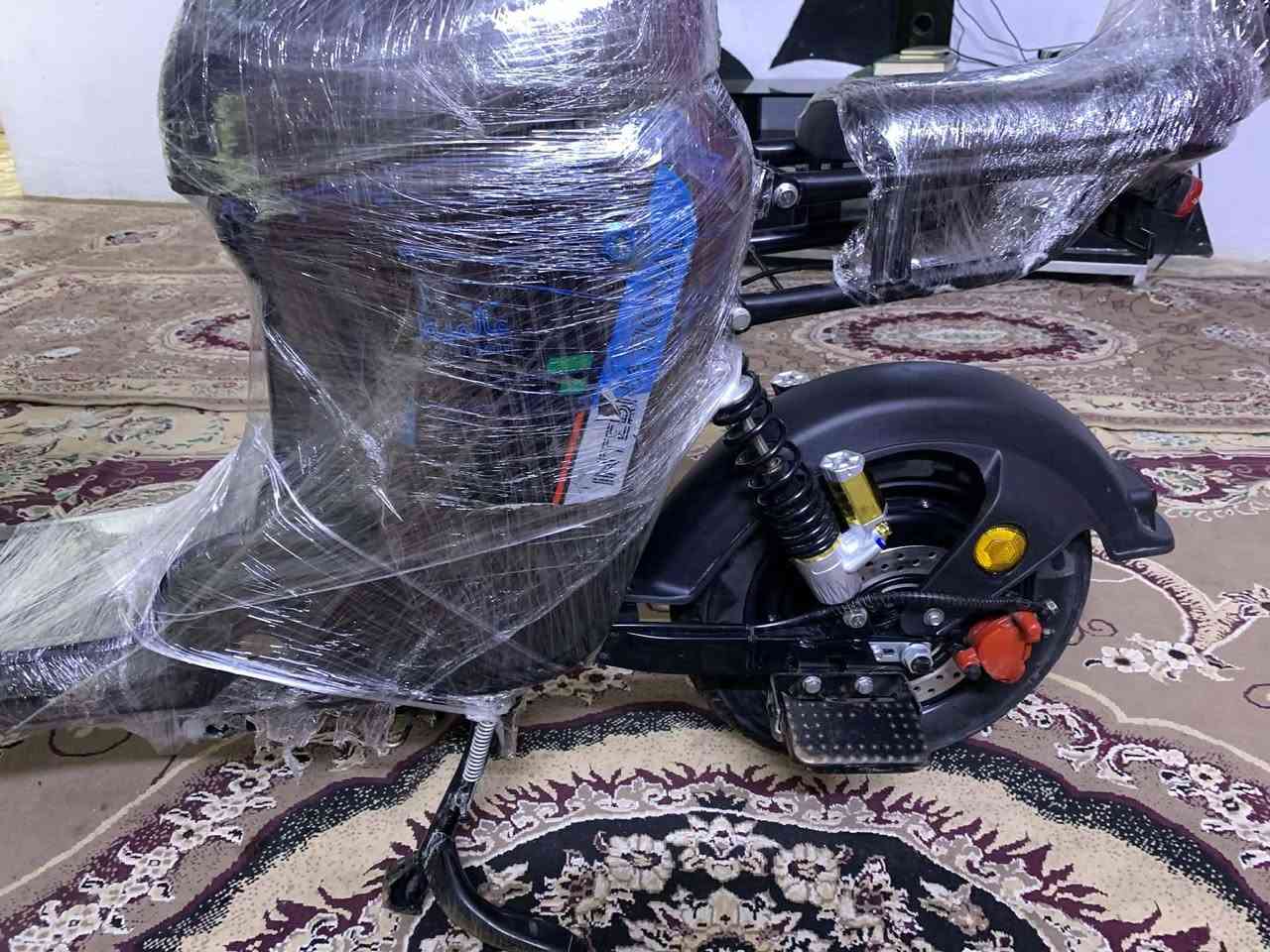 السلام عليكم 
دراجه R9 للبيع فقط
دراجه ٢٠٢٥
دراجه كامله مكمله عده النقوصات الراح اذكرهن بالاخير

لايت عالي ناصي 

دبل اشاره +يمنه+يسره 

بطاريات جدد مستخدمه من ٢ الى٣ اشهر بالباكيت اصليات ما مبدلات 
حجم كبير 32 امبير عدد5
سويجين وبصمتين تشغيل عن بعد +قفل+نضام سرقه+قفل بالستيرن 

هورن عالي 

مثبت سرعه 

بريك امامي بالمكان والخلفي يحتاجله تنفيس 
سرعه ٧٠ على ستان وعلى الشارع ٦٥ حقيقي
شاحنه اصليه تمشيك حوالي ٥٠ كيلو
دبلات امامي خلفي رياضي

النقوصات: كسر بالكفر يم البطارات ويم الصفح مال الستيرن
البك لايت يخربط 
اليده مكسوره مال البريك الخلفي 
جوزه مكسوره مثل ما موضح بالصوره

 والسعر 350 قفل

مكان بغداد المشاهده
او مراوس بايفون


**إذا كنت صاحب هذا الإعلان وتريد حذفه لأي سبب، رجاءا أرسل رسالة إلى الدعم الفني**