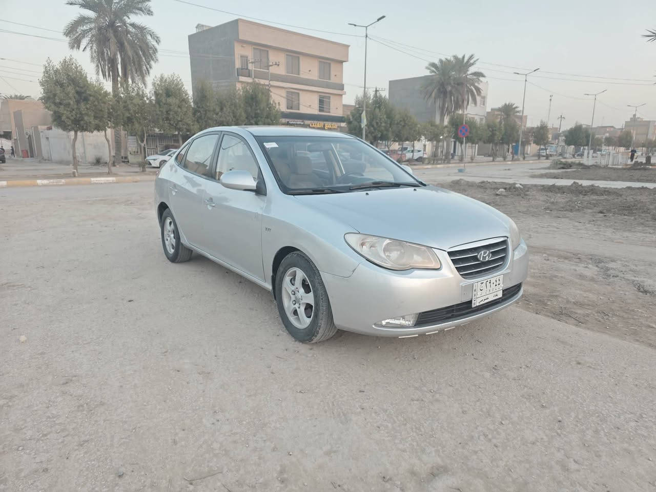 النترا 2011 سيارة جديدة بيه صبغ ثلاث قطع صبغ والباقي مكفول مكينة 2000 مكينة وكير وحدادية وتبريد كل جديد السعر 77 رقمي*********** مكان السيارة حلة
