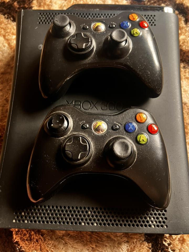 السلام عليكم سوني اكس بوكس 360   مع يدتين   شغالين  السعر 80 قفل   بي بيس 2013/2017/2023 مكاني موصل حي الصديق  رقم ***********
