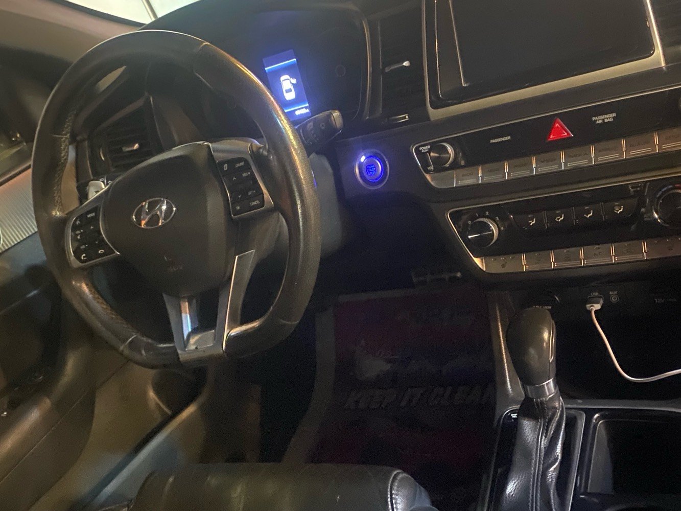 العنوان بغداد العامريه
سوناتا سبورت فول ماشيه63 موديل18 السياره جديده وحلوه جداً مابيه حادث السياره