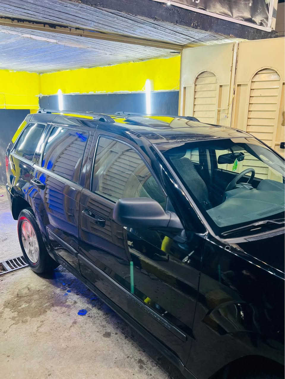 جێب مۆدێل 2007ڕەقەمو سەنەوی تازە بەناوی خۆمانەوە سەیارەکە  زۆر پاکەو ماڵی دۆسە سڵایتو تۆماتیکو کوشن هیتەرو سکوان فۆلوێمو کوشن کارەبایە فول مۆسەفاتە یەک پەلە بۆیاخی هەیە زۆر جوان ماوەتەوە تاقم تایەی تازەیە نوقسانی نیە هەمو گیانی بەشەرت سعری 103گەڵا شوێن سەی سادق 
*********** حلبجة, السليمانية
