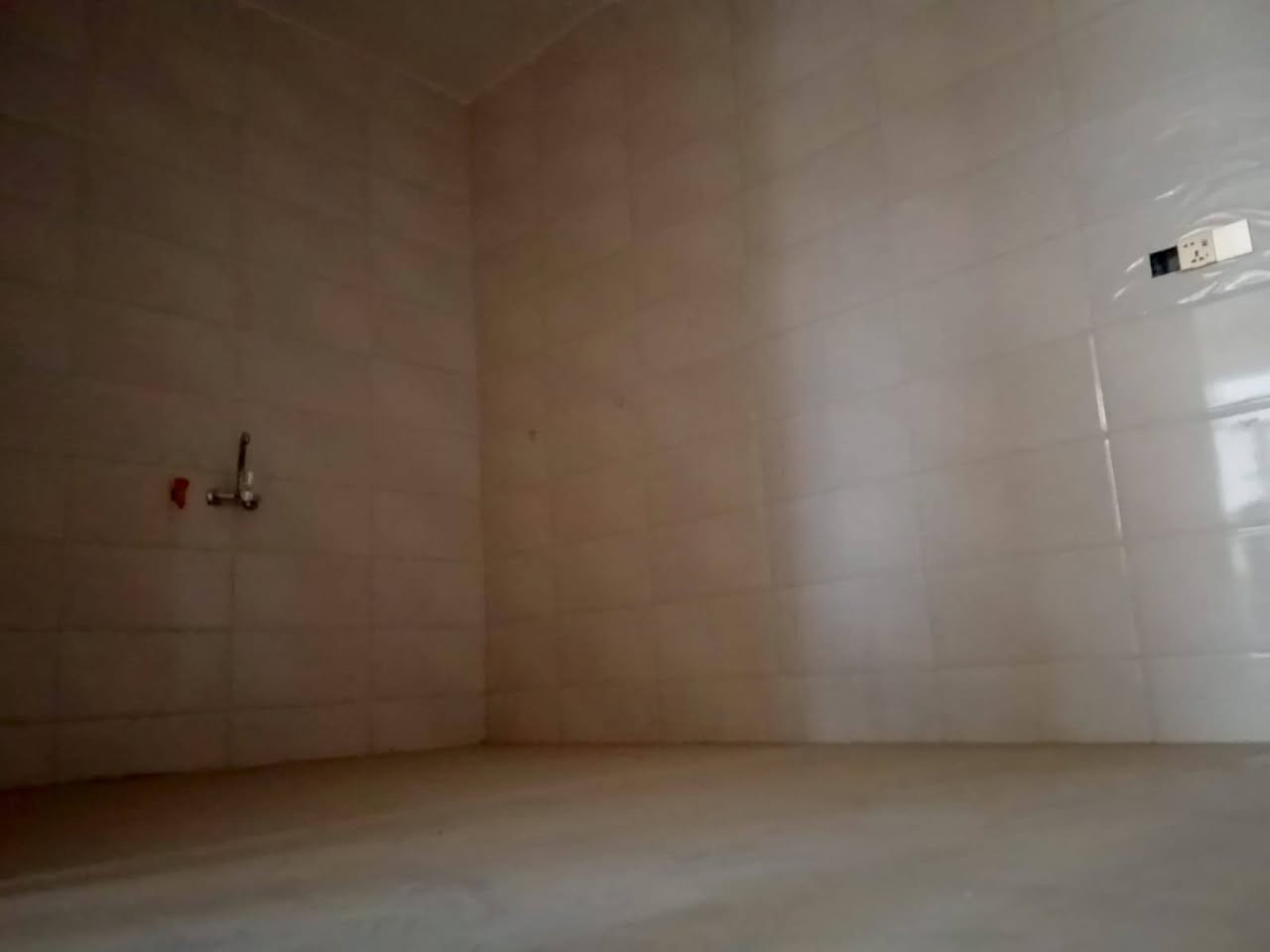 سلام عليكم مشتملات بناء حديث درجه اوله مامسكونات حي الاكرمين للأستفسار اتصل ع الرقم ***********
