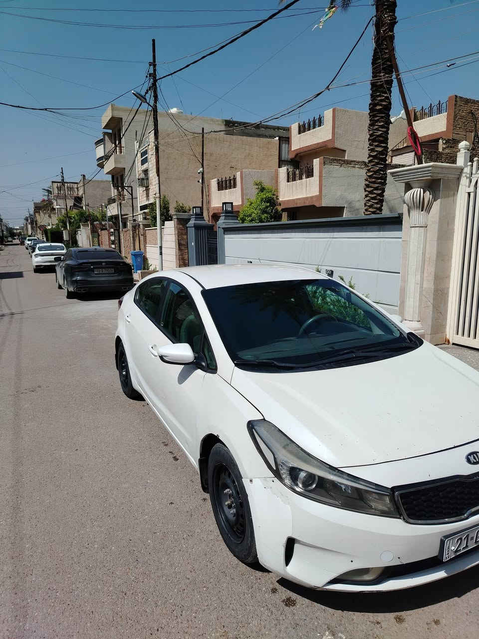 السلام عليكم للبيع كيا فورتي موديل ٢٠١٧ السياره بيهة ٤ قطع صبغ السياره كير محرك تبريد ثلج ماشيه ١٠٠ الف
فقط بيهة ملاحظات بالكشر يرادلهة ترتيب
مكاني بغداد 
السعر شده
***********
