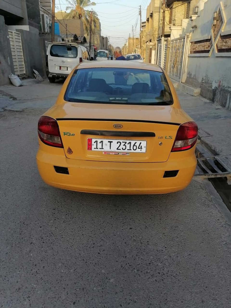 السلام عليك كيه ريو موديل 2010 شركه عامه أصل أصفر كير مكينه تبريد تخم تاير صدر جديد السياره جاهزه رقم بغداد هزه جديده مصفره هيئه وغرامات السياره فقط مشط ستيرن ينقص كل شهر شويه ينقص والجعجه مال الصالنصه فقط السعر 54 وبيهة مجال  بصيط مكان السياره قرب صيطرت الشعب القديمة *********** علمن السياره قطرت صبغ مابيهة فقط بارد بيهة
