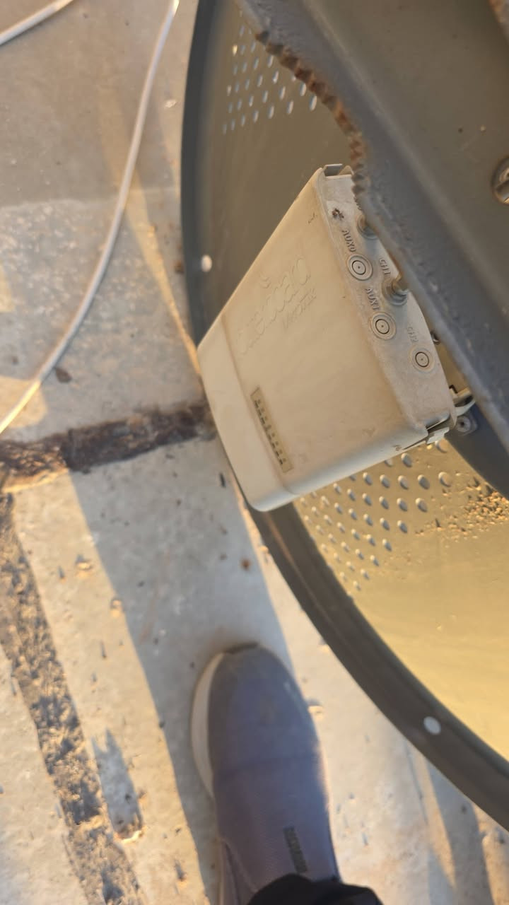 السلام عليكم شباب 
عندي اغراض برج للبيع
١- بور بيم عدد ٥ سعر الواحد ٥٥ الف
٢- سكتر ubnt 120 مع ٩١٢ عدد ٥ سعر الواحد ٩٠ الف
٣- سكتر ubnt120 مع روكت m5  عدد ١ سعره ١٢٠ الف
٤- فلاته عدد ١ m5  السعر ٥٥ الف
٥- دش 30 ubnt عدد ١ مع روكت ac  m5 عدد ١
السعر ١٠٠ الف 
٦- دش هايبر لنك 32 مع 912 عدد ١ السعر ١٢٠ الف
للتواصل والاستفسار الاتصال على الرقم *********** ابو بلال
المكان بغداد
