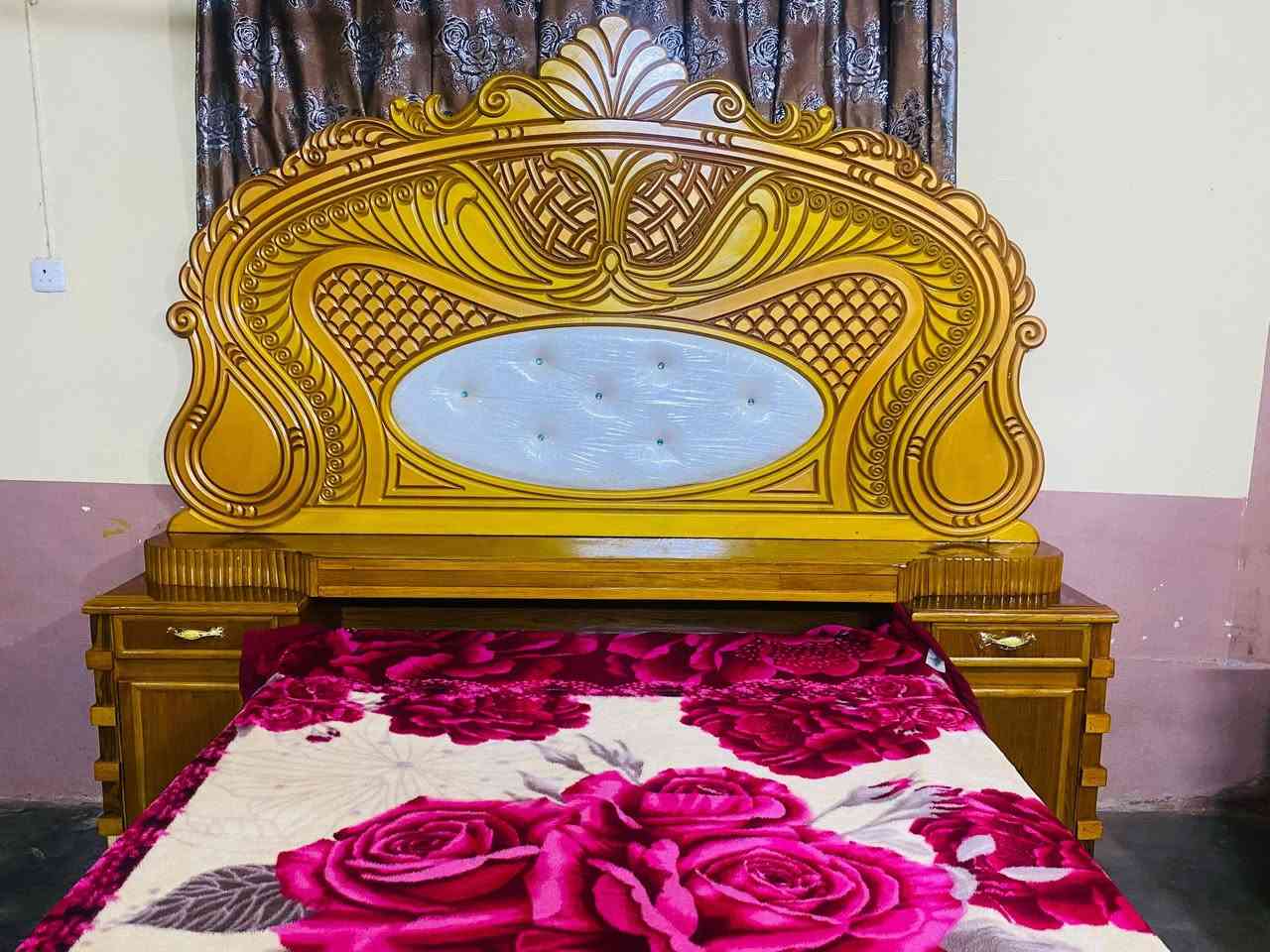 غرفه نوم ملكي صاج عراقي فصال نظيفه فول للاستفسار الاتصال على الرقم ***********
