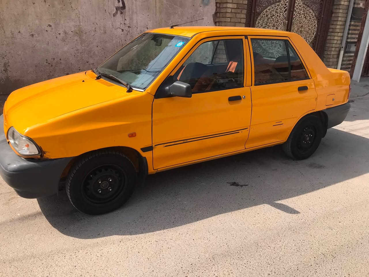 ١٨ بسمي محرك بي تنقيص ٤٠ وبيها مجال
*********** 
مكانها بغداد مدينه الصدر
