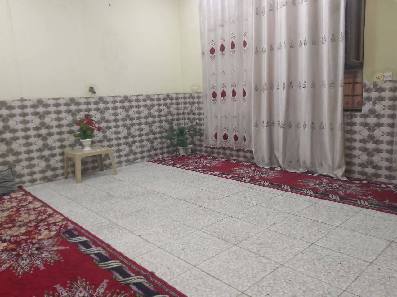 السلام عليكم دار للبيع مساحة 200. متر سكينة زراعي مقاطعة 9/2 بيت جاهز طابق واحد  سعر 145 استفسار  ***********
