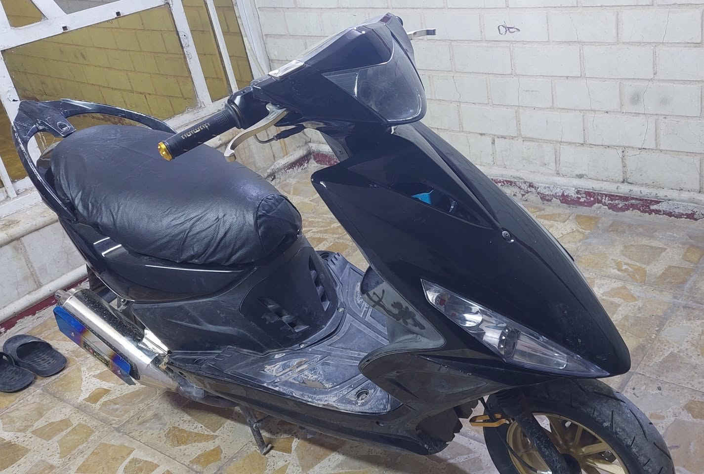 السلام عليكم
دراجه ماكس مضلع للبيع دراجه بوشه ٥٥ بيهة تزويد صالنصه وقبق عنبار ويدات وقطره دهن دراجه مفوله شلعه ومعدل كلهة شغاله كابريتر بلادي زوج تايرات جلاتين جدد
قفل جنطه وستيرن وعداد وطوافه و اشاير وبك لايت كلهن شغالات دراجه بيهة نقوصات بسيطه 
سعرهة ٤٠٠ وبيهة مجال بسيط
مكاني بغداد البلديات قرب تقاطع الكهرباء
*********** متواجد خاص واتساب
