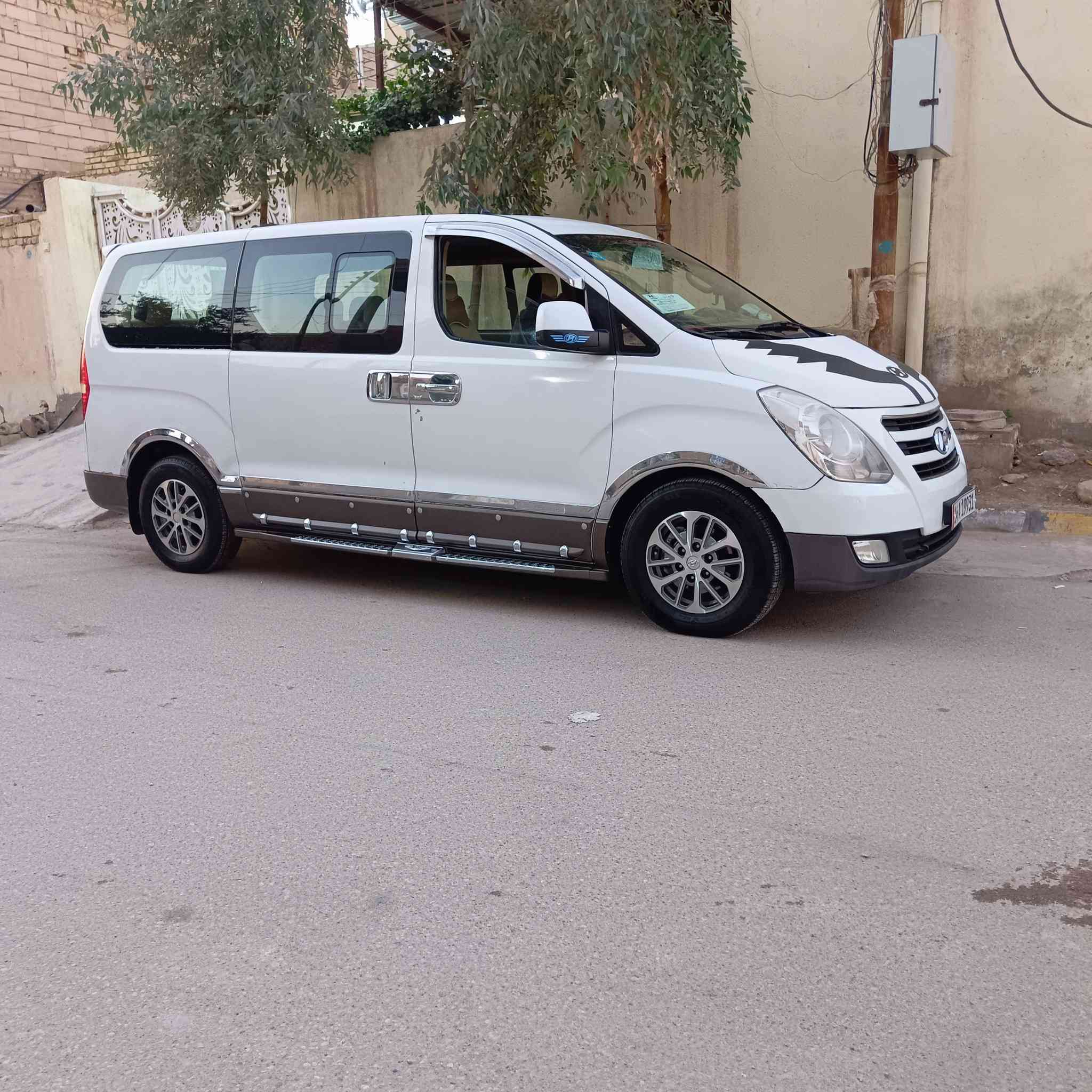 السلام عليكم للبيع موديل 2013 
مفتوح امحور امسكر سبلاين 
بسمي تحويل ابيومك  بيه طخات عل بارد 
السياره كامله من حداديه مكينه او كير او تخم تاير 
السعر 170او بيه مجال حك الجيه 
مكاني الناصريه الاسكان الصناعي رقمي 
*********** موجود واتساب
