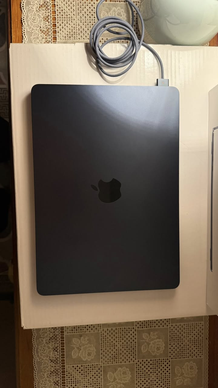 Macbook air M3
256 GB Hard
8 GB Ram
13.3 inch
Battery 98%
Cycle 70 
شرق اوسط كامل ملحقات
السعر على الخاص
او على الواتساب
***********⁩⁩
