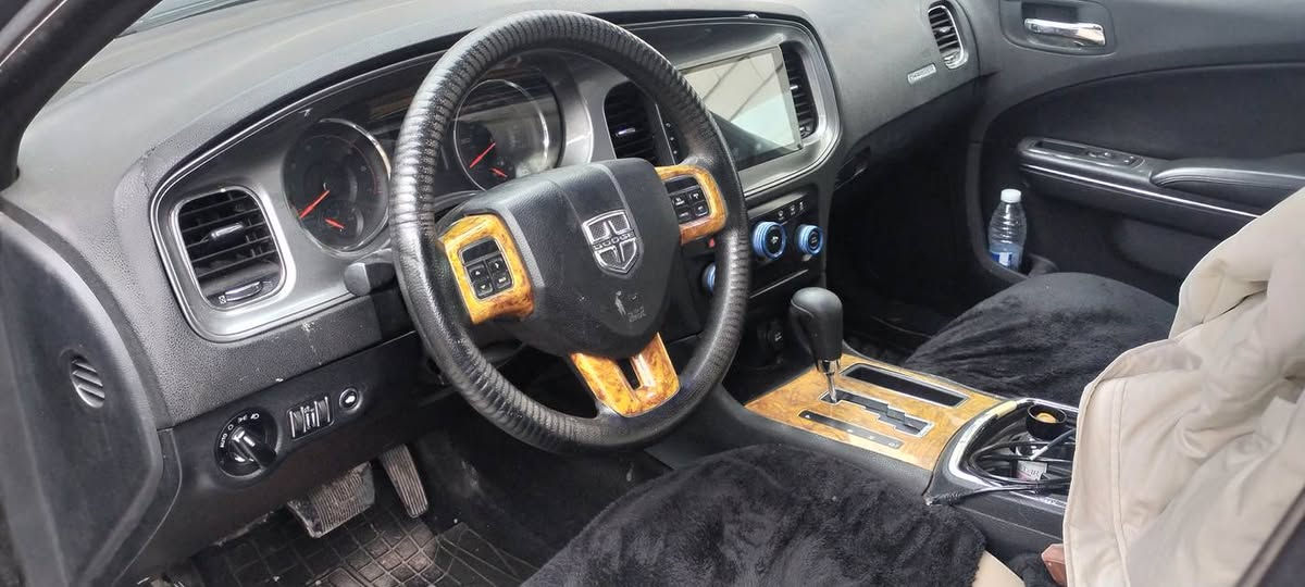 جارجر 14 أصل بسمي
مكينه وكير وحداديه تخم تاير تبريد كله جديد 
اصوليات وعيب شرعي كفاله 
البدي شوف العين سياره حلوه وجاهزه 
مكان السياره ذي قار -سوق الشيوخ 
*********** 
السعر 135 وبيه مجال
