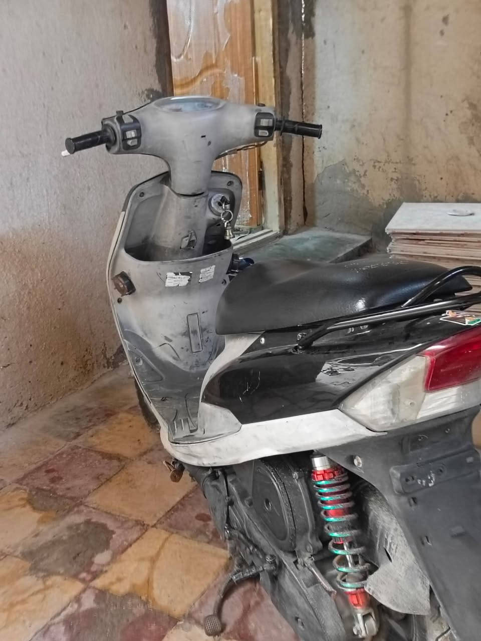 سلام عليكم دراجه قجمه لبيع مامفتوحه سعر 800 وبيها مجال تواصل ع رقم تالي ***********
