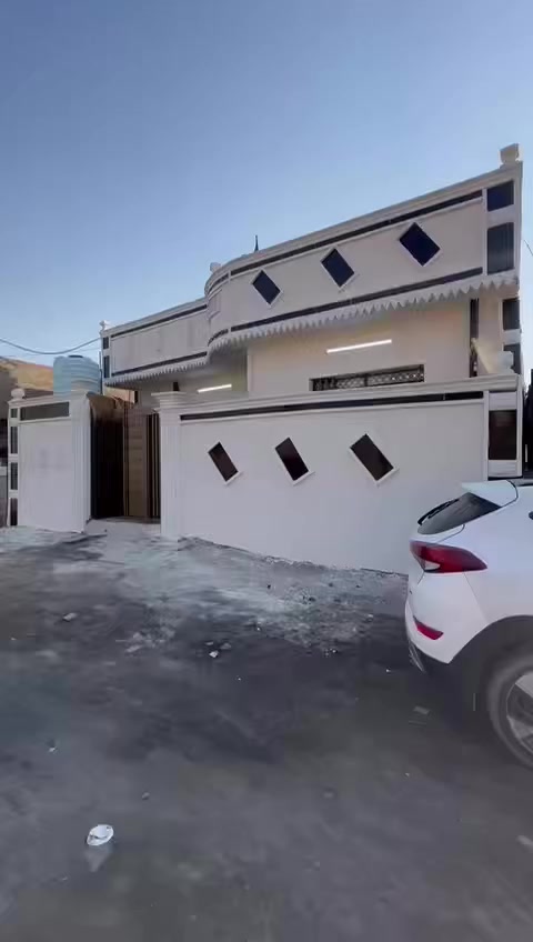 بيت البيع مساحه 100-20 متر بغداد سبع قصور شارع قاسم الوكيل *********** ستفسار وتساب
