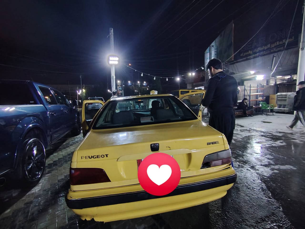 السلام عليكم بيجو بارص 2015 للبيع سياره نظيفه فوووووول ماناقصها شي تحتوي ع منظومه غاز️ للاستفسار ***********
