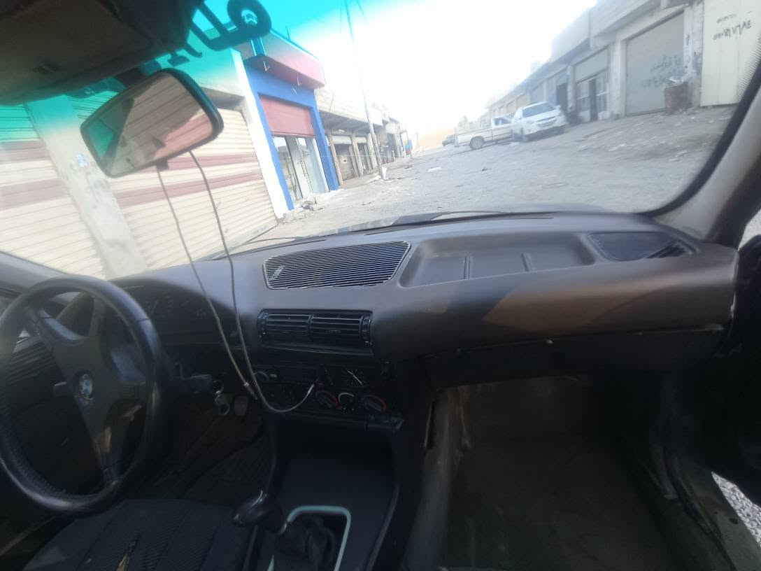 سعر13ورقه معامله كي زور كه م 
***********
موديل 1991
مه كينه 525فل 
ته بريد بس غازي تيدانيه 
ناو غورفه ي كامل اوروپي نويه
گير عادي 
سلايت 
مه ركه زي
4جام كارابا 
تاخم بيش و پشت تازه گوراوه
سياره كه بس سبوخي جوان نيه أربيل, العراق
