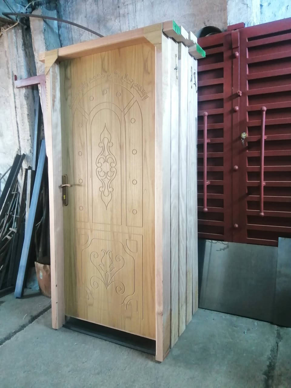 اللهم صل على محمد وآل محمد
يوجد لدينا أبواب خشب جاوي حديثة الصنع وأبواب pvc لكافة القياسات الرفاعي الحي الصناعي واتساب ***********
