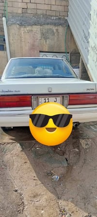 سيدان • يسرى • موديل ١٩٩٠