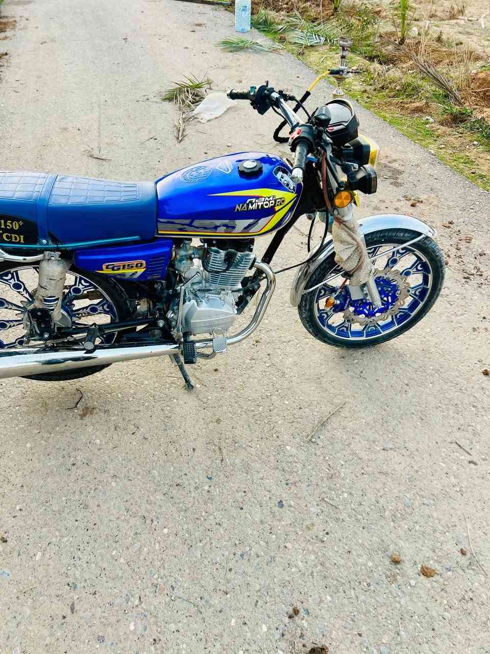 السلام عليكم 
دراجه للبيع موديل 25 
نضيفه حيل 
مثل ما تريدهة 
السعر 750 
للاستفسار 
***********
ملاحظة: قبق الزنجيل موجود بس مو شادو
