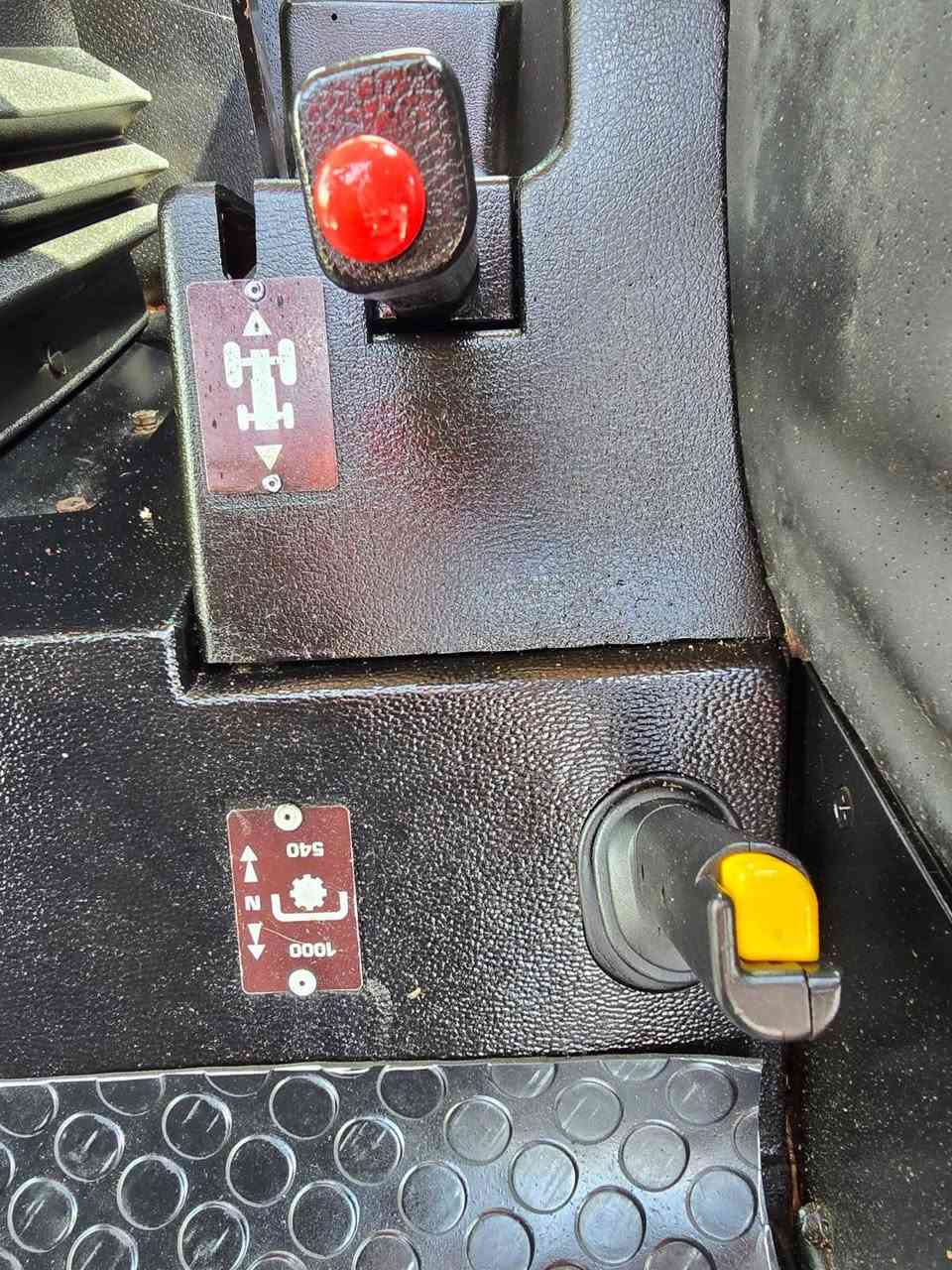 فيات عداد  ٢
فيات حجم موديل 1993 90/188
فيات حجم موديل1993 90/160 مشتغله ٥٦٠٠ ...١٦٠
مشتغل ٦٠٠٠ساعه١٨٠٠
وضع شركه 
جاهز التصدير 
السعر 50الف دولار شامل كمرك وضريبة وشحن مدة الوصول ٢٥يوم بعد الأتفاق


**إذا كنت صاحب هذا الإعلان وتريد حذفه لأي سبب، رجاءا أرسل رسالة إلى الدعم الفني**