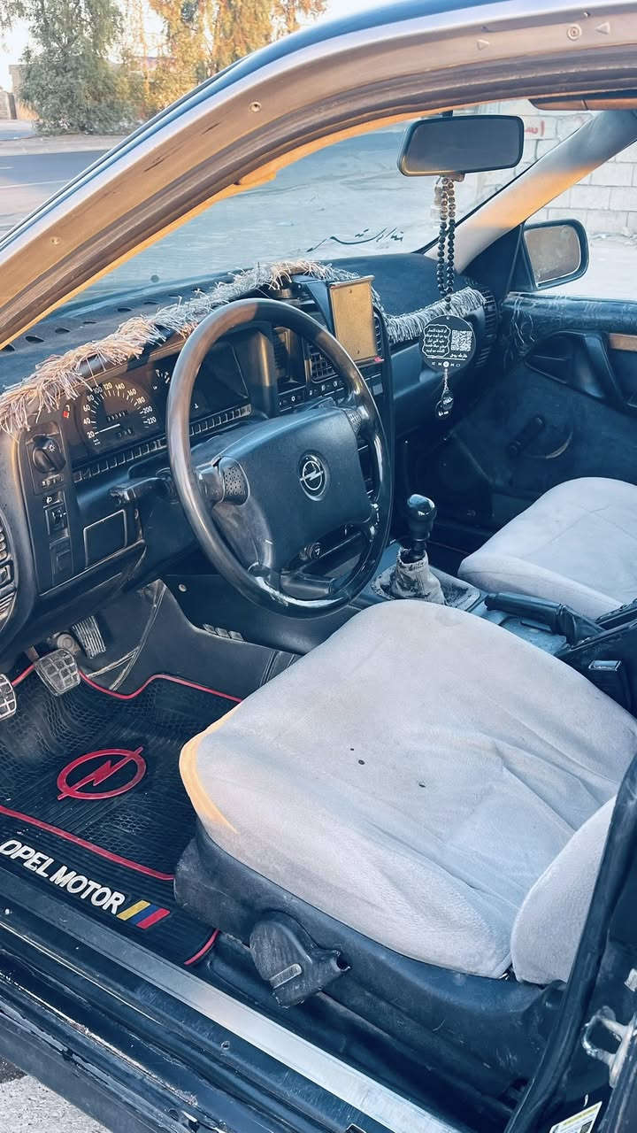 محرك 20
شرط تحويل والوكاله 
دفتر بنزين ويا 
صبغ عام جماليه 
كير محرك بشرط 
والسعر 45 قفل  
***********
اذ مو شراي لا تتصل 👍
