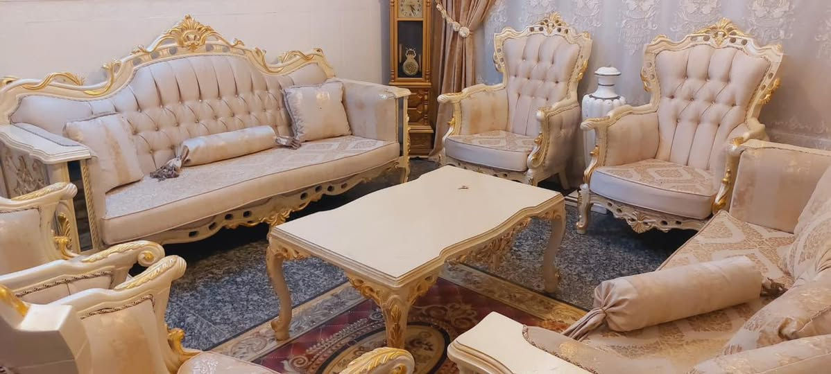 تخم زان تركي حديث عشر مقاعد مع طبله وسط نظيف جدا بغداد ***********
