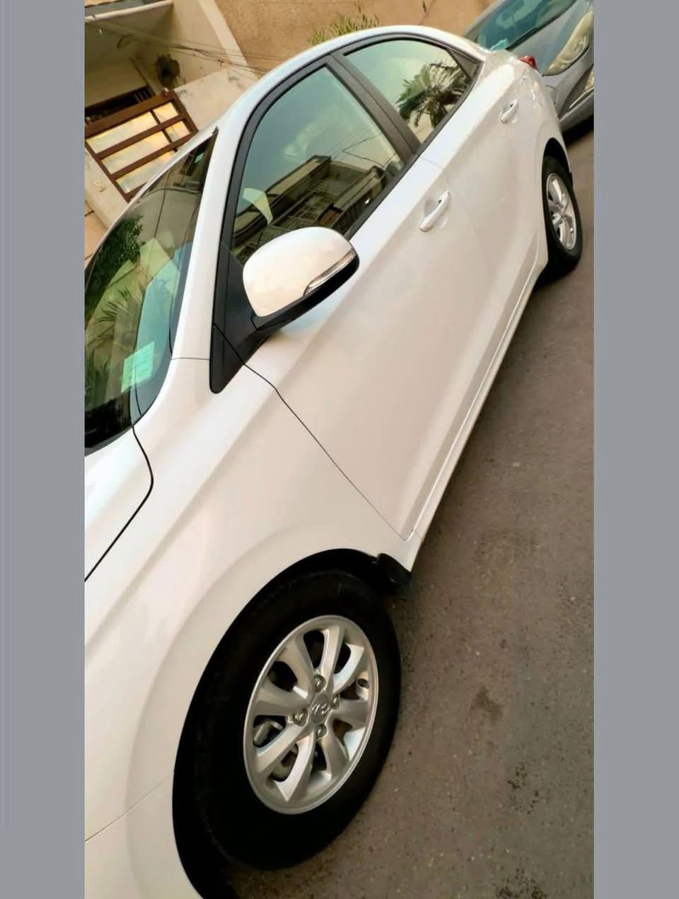 ✨✨هونداي رينا 2020✨✨
خليجي كفاله عامه للبيع رقم بغداد الإنكليزي بأسمي تحويل مباشر سياره نظيفه جدا واستخدام شخصي فقط ماشيه 44
السعر ✨✨✨115✨✨✨ وبيها مجال بسيط 
مكان السيارة بغداد متواجد ع نت 
🧶سلايد روف / فتحة سقف 
🧶حجم المحرك 1400
🧶شاشة اندرويد 
🧶حساسات خلفية 
🧶كاميرا خلفيه
🧶ويل كب 14
🧶مدخل شاحنه USB
🧶اشارة بل مري 
🧶كشافات هيلوجين
🧶تحكم مقود 
🧶ايرباكات عدد2
‏🧶ABS
🧶داخل بيج مخمل / مغلف جلد جوزي ملكي 
🧶اربع جام اوتو
🧶ويل كب المنيوم
🧶سبير طوارئ 
🧶ارضيه تغليف جلد ياباني اصلي
***********
