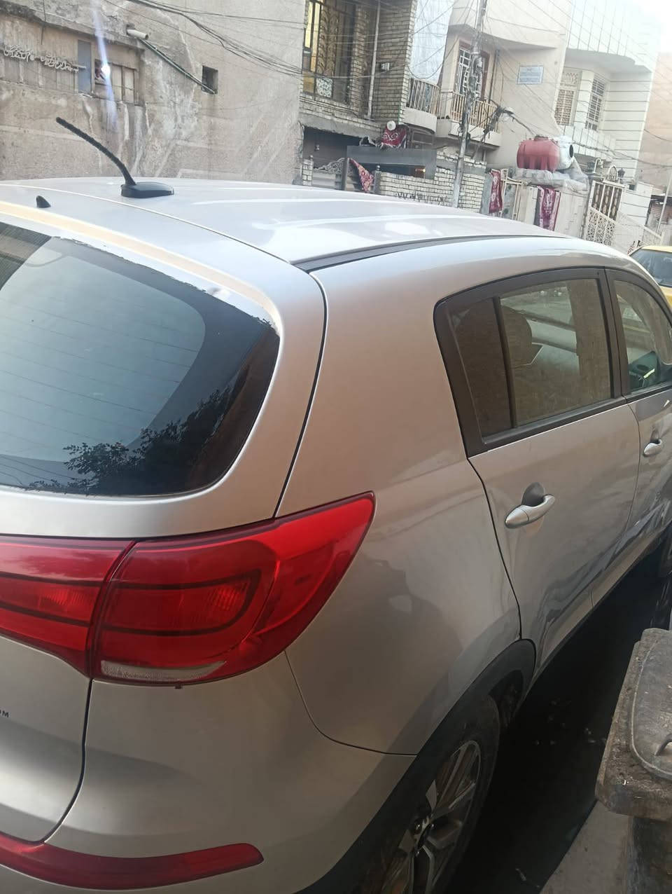 السلام عليكم اسبورتج موديل 16 وارد امريكي حادثا بنيد اوجاملغ فقط والباقي مكفوله نص  فول تبريد قطعتين مكينه كير خير من الله السعر117اوبيها مجال بصيط عنوان بغداد حي نورين هاتف ***********
