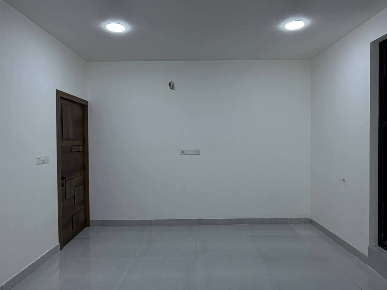 📣 عرض عقاري مميز | دار سكني للبيع
يعلن مكتب التصميم العقاري عن بيع دار سكني (طابقين) بتصميم حديث جداً وموقع استراتيجي، مثالي للسكن أو الاستثمار.
📌 تفاصيل العقار:
• المساحة: 200 متر مربع. 📐
• الموقع: شارع 80 - شارع مسجد الرحمن. 📍
• حالة البناء: حديث جداً. ✨
• نوع السند: طابو ملك صرف. 📝
📞 للاستفسار أو المعاينة:
يسعدنا تواصلكم معنا عبر الأرقام التالية:
📱 *********** | 📱 ***********
🏢 أو زيارة موقعنا: مكتب التصميم العقاري – مجاور جامع الهندي.
ملاحظة: نرحب بكافة عروضكم العقارية (بيع - شراء - إيجار) لتسويقها باحترافية تامة. 🤝
