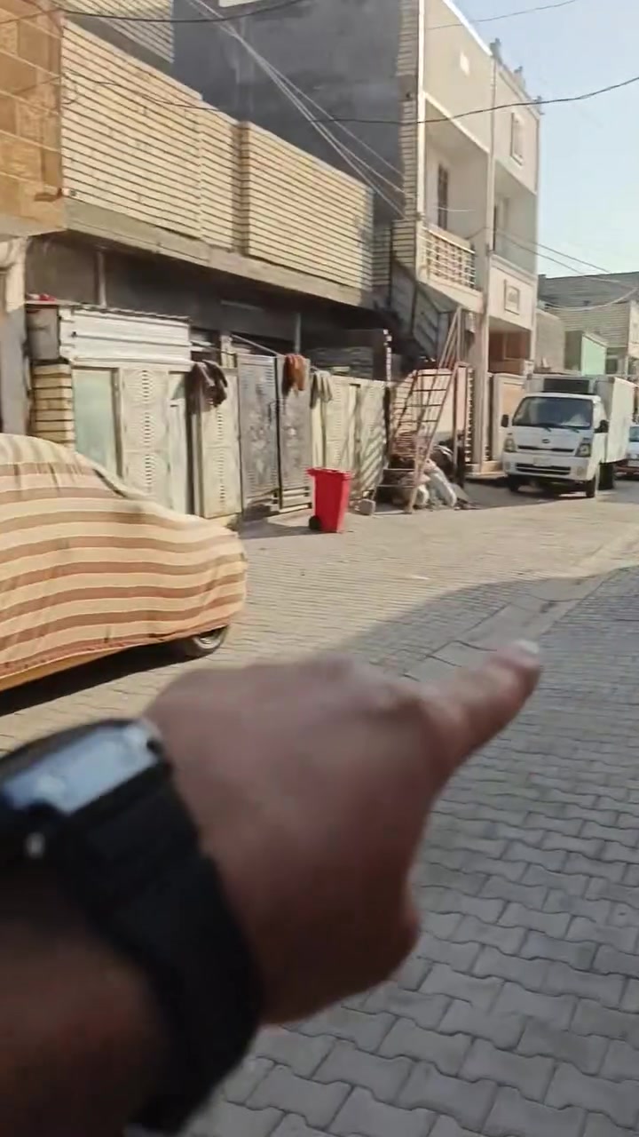 سلام عليكم بيت البيع بلدونم شارع ابودراج خدمات كامله عرض شارع ١٠متر سعر بيت ٣٩وبي مجال بيت بلوك قاطين ***********
