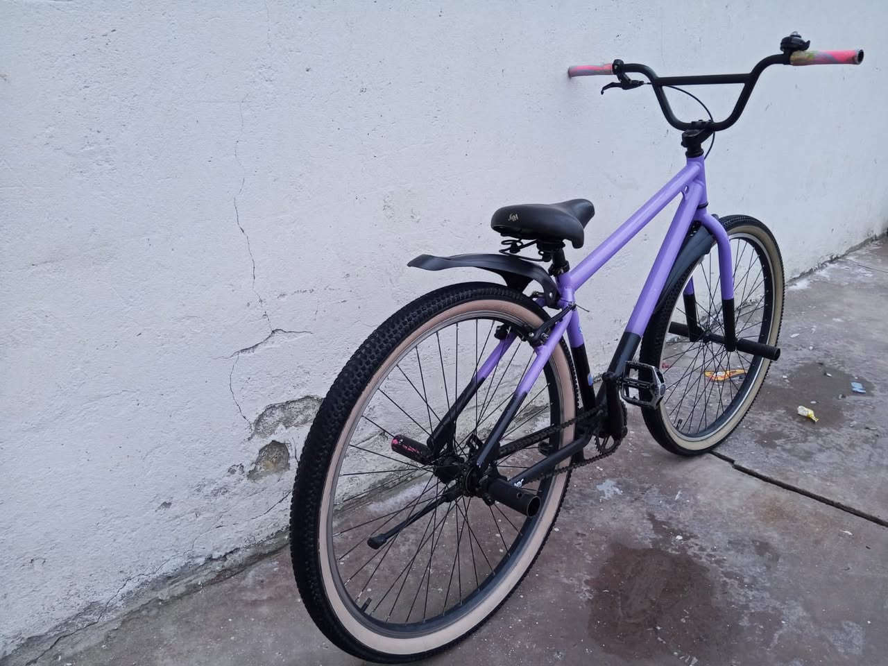 سلام عليكم بايسكل bmx حجم كبير نوع Thrusterامريكي اصلي مختم المنيوم لونه بنفسجي  ماركه مشهوره سعره ٢٠٠ وبي مجال بسيط للشراي لاتفوت بس تعامل اخوتي موقعي بغداد زعفرانيه ***********
