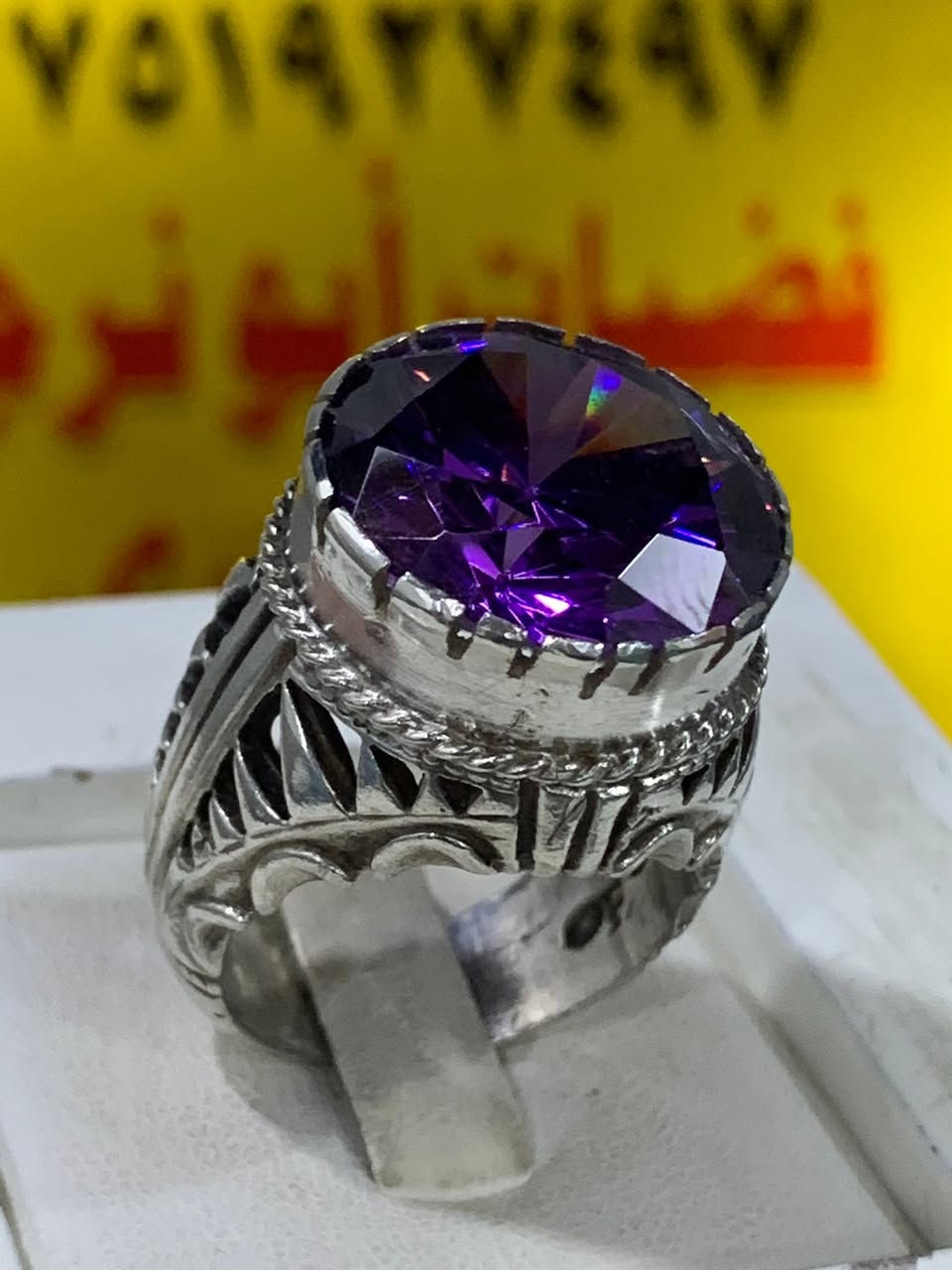 خاتم زاركون جميل جدا تحفه ثقيل قطعه خشنه صياغه يدويه فضه 925 التفاصيل داخل الفيديو للاستفسار واتساب *********** فضيات ابو نرجس الياسري يوجد توصيل لجميع المحافظات

