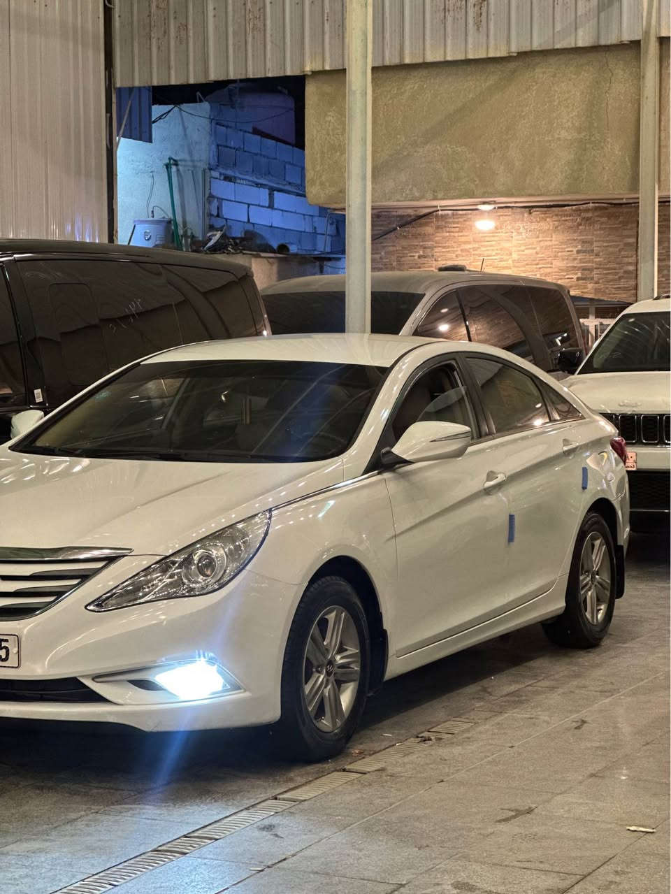 السلام عليكم هيونداي سوناتا ٢٠١٣ كفالة كفالة كفالة حتى من البارد هاي صورها اول ما خذيتها من المعرض وبعدها السيارة اجدد من الصور رقم ذي قار راعيها ولد صديقي من البصرة يريد تحويل وشرط تحويل هنا مشروع وطني السيارة فول مواصفات عدا البنرامة  السيارة اجدد من الجديدة مكينتها جديدة  2000 دوش مكاني بصرة ياسين خريبط 
رقم الهاتف ***********
سعرها ١٣٠ وبيها مجال حك الجية يعني قلليل وسيارة جديدة واسئل الله يرزق الي ياخذها البصرة, العراق
