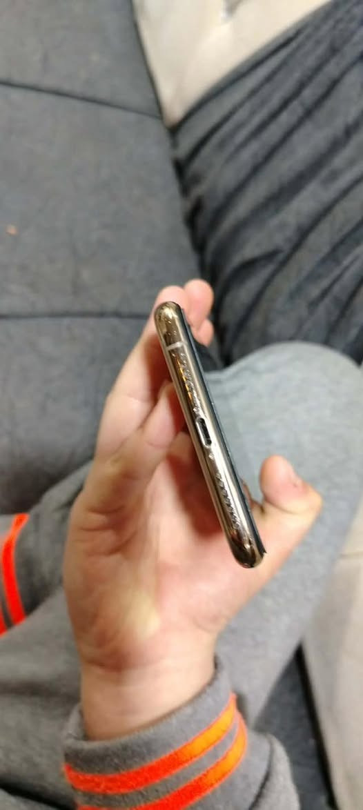 iPhone 11 Pro ماكس مستبد الشاشة جي إكس ذاكرة 256  🔋90 *********** الموصل
