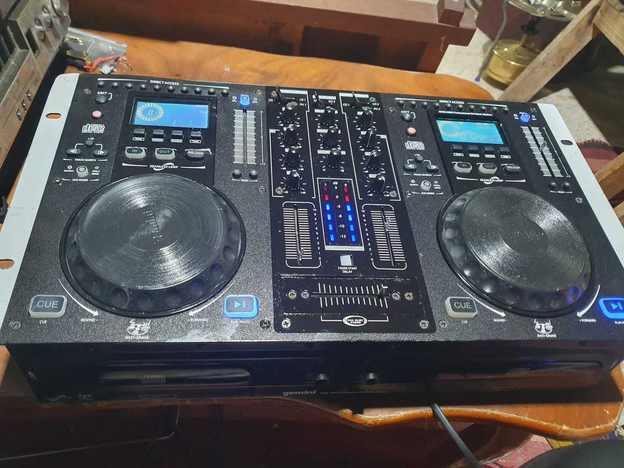 ميكسر 
شغال بحاجه الى بعض الصيانه .


**إذا كنت صاحب هذا الإعلان وتريد حذفه لأي سبب، رجاءا أرسل رسالة إلى الدعم الفني**