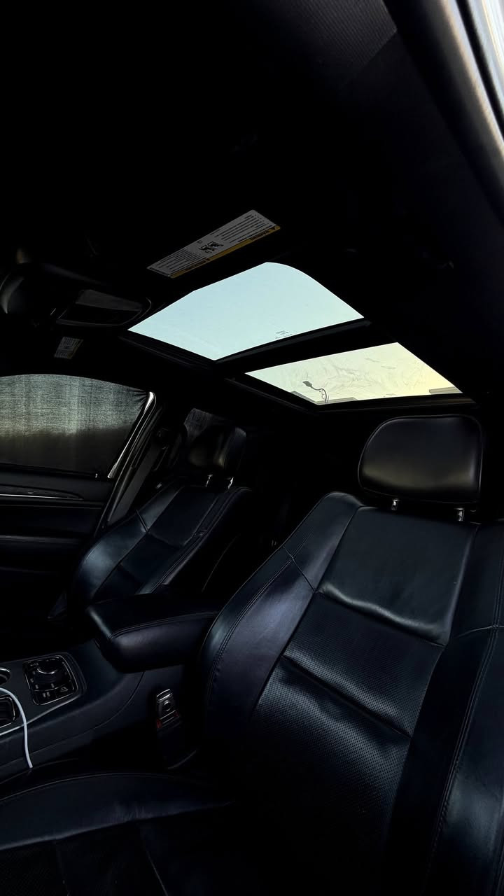 جيب كراند شيروكي التيتيود فول للأخير  .
الموديل : 2020 . (وارد امريكي) .
293hp . V6. 3.6L : المحرك
السعر : 257$
العداد : 60 الف مايل .
المواصفات :
﻿﻿دفع رباعي 4x4 .
﻿﻿رادار امامي مع مانع تصادم .
﻿﻿تحذير الخروج عن المسار .
﻿﻿تحذير النقطة عمياء .
نظام تحذير عند التقاطعات.
* شاحن موبايل وايرلس.
* ويل قياس 20 انج .
*جكات سيرفس جديد
* فتحة سقف . بانوراما
* كاميرا خلفية.
*شاشة كبيره
* المصابيح الأمامية زنون .
* كشافات الضباب زنون،
* دخول ذكي.
الصندوق الخلفي كهربائي .
﻿﻿فرش المقصورة الداخلية من الجلد 
﻿﻿مقعد السائق كهربائي .
﻿﻿المقاعد الأمامية تدفئة .
﻿﻿حساسات خلفية .
﻿﻿مكيف خلفي .
تبريد مقاعد مع المقود
﻿﻿تدفئة مقود القيادة .
﻿﻿مانع تصادم خلفي .
. نقطة عمياء 
﻿﻿بلوتوث تلفون .
⭕️ مكاني كربلاء

الرقم : *********** 
ملاحظة السياره بأسمي تحويل ثاني يوم + كلشي موضح كدامكم حبايب
