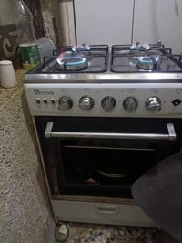 طباخ مستعمل • فرن شغال • جام مكسور