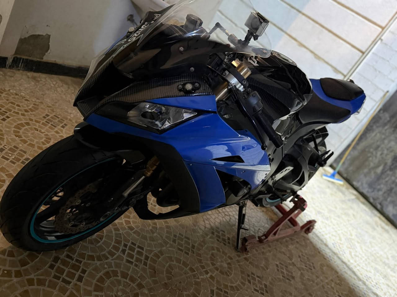 السلام عليكم شباب دراجه للبيع Zx10R بحاله الوكاله جديده كلش ومكفوله من كلشي   ماشيا 26الف سويج واحد وعليها غراض والدراجه 
1تعديل خرائط الا حتراق 
2 إلغاء قيود البيئه
3 الغاء قلة السرعة ورون
4اضافة لونش كنترول للعقل 
5اضافةpit limit
6الغاء ماطور لكزوز
7تعديل مروحة تشغيل 85
8اضافة بك فاير وفصلة على رون 8 وتتحكم بيه عن طريق دكمة 
9 تم اضافة كويك شفتر للدراجة عن طريق عقل 

 رقم وسنوية بصره بسمي  وبدون هم ابيع الناصريه يتصل ***********/*********** خاص ماجاوب
