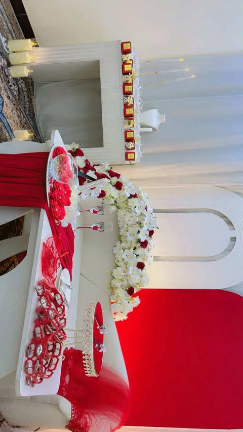 كوشة جديدة ونظيفة و راقية وتصير اكثر من تصميم
كاملة مع نواعمها 
ورد ثلاث اشكال
ستاند كيك
ستاند الذهب
والقند 
ومراية و بقية تفاصيل بالصور

كلفتني مليون ابيعها ب550 قفل وشراية على خاص

مكاني بغداد وماعندي توصيل


**إذا كنت صاحب هذا الإعلان وتريد حذفه لأي سبب، رجاءا أرسل رسالة إلى الدعم الفني**