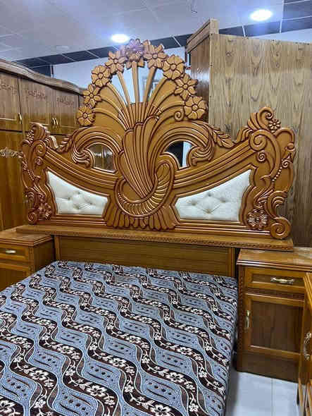 توجد غرفة نوم توج حطاطة متكونة من 5قطع نضافة فول هيا ودوشكها السعر مليون 400 العنوان الرمانة الاستفسار علرقم ***********
