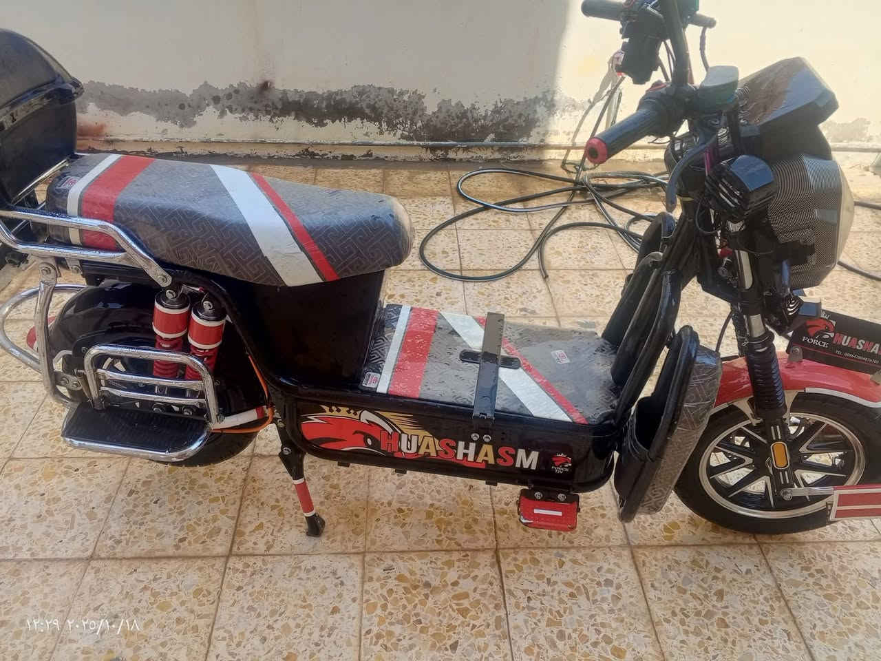السلام عليكم موطور هيوشه للبيع فقط موديل 2025 كامل من كلشي ماناقصه برغي تجي تفحص بعينك بطاريات الك الفحص السعر (650)وبي مجال هـ***********
