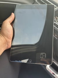 ايباد الجيل ٨ ذاكره ٣٢   غير مفتوح  كارتونه فقط لون رصاصي  مكفول من كل...