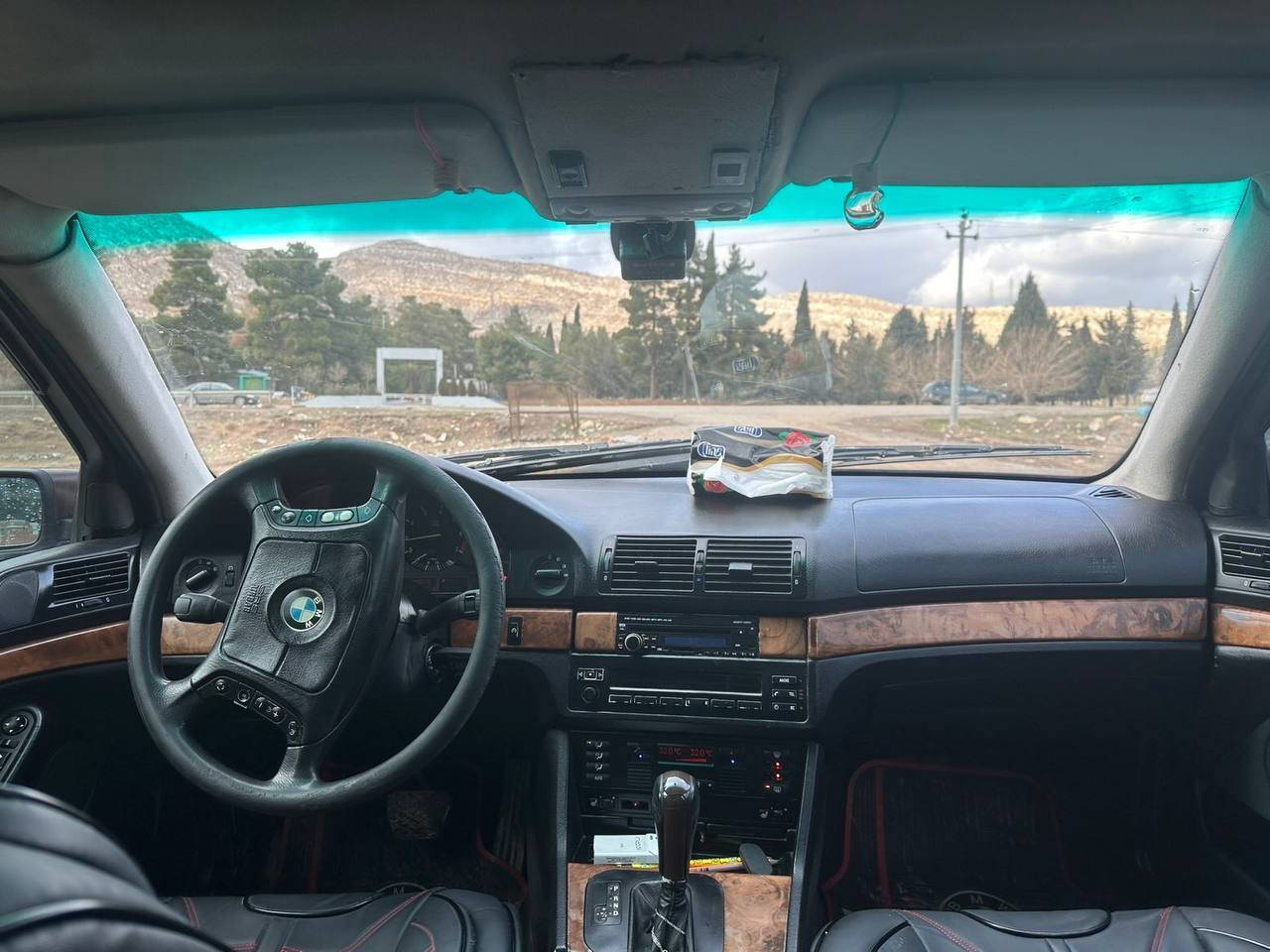 لەسەر ئیزنی ئەدمین bmwسەقەر   مۆدێل 1997 ئارم پلاسیک هەولێر  کامل بۆیاخە لەسەر ساخی مەکینەی 525سەقەرە گێڕو مەکینەو ئاڕمو ئەوەلیاتو موسو براوەو خرامە بەشەرت سەیارەکە زۆر جایز و بێ مەسرەفە چوار ویلی لۆکی لەسەرە تایەکانشی سەتا 80یە سەیارەکە فول مواسەفاتە سڵایدە 3گێرە کوشن هیتەرە تەبریت لەسەر سویچ کارەبایایتی هەموی بەشەرت سعری 77گەڵاو مامەڵەیە برایانە 
*********** السليمانية, العراق
