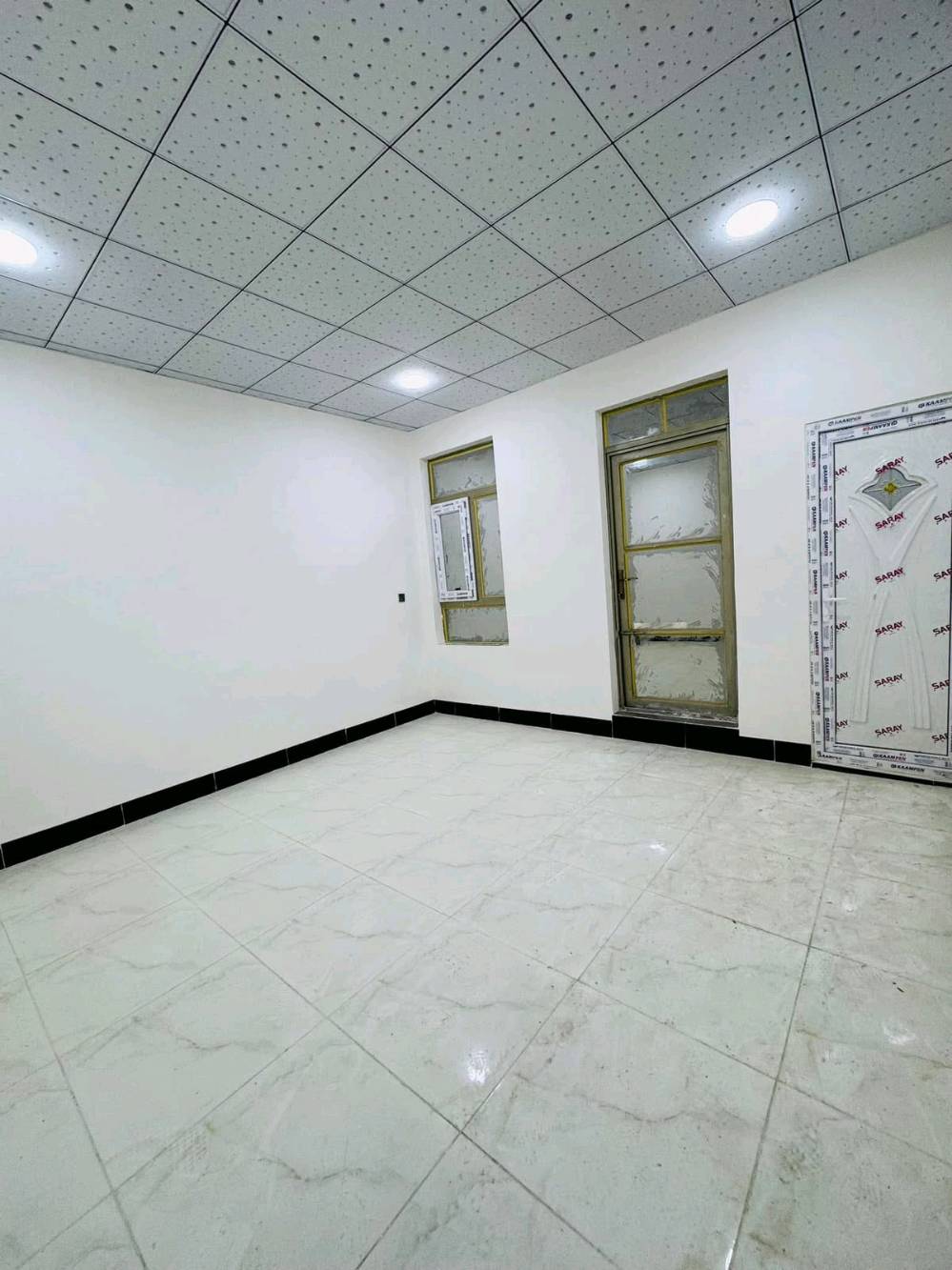عدي ١٠٠ طابقين جديد بحي السلام ٣غرف 
يردو ٦٥٠ ست اشهر مقدمه خلي يمج 
مباشر