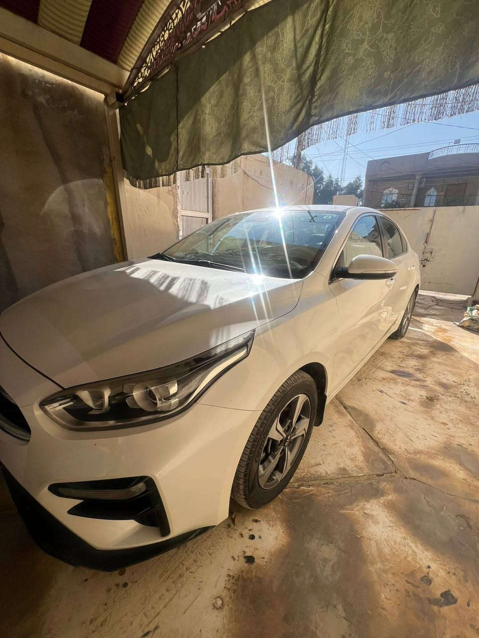 السلام عليكم شباب من رخصة الادمن
سياره للبيع
كيا سيراتو موديل 2019 خليجي✅ 
مكفوله شرط 
لون ابيض ✅
الممشى 20 ✅
المواصفات / تبريد قطعتين / شاشه كار بلي / داخل لونين / حساسات خلفيه / كامره / لايتات زنون / مري شفط + اشاير /
تحكمات ستيرن جهتين/ 
رقم بغداد انكليزي سياره نضيفه ما ملعوب بيها بأيشي جاهزة وكامله متحط عليها شي 
مكاني بعقوبة 
السعر 160وبيها مجال لطيبين 
للأستفسار اكثر الاتصال***********
