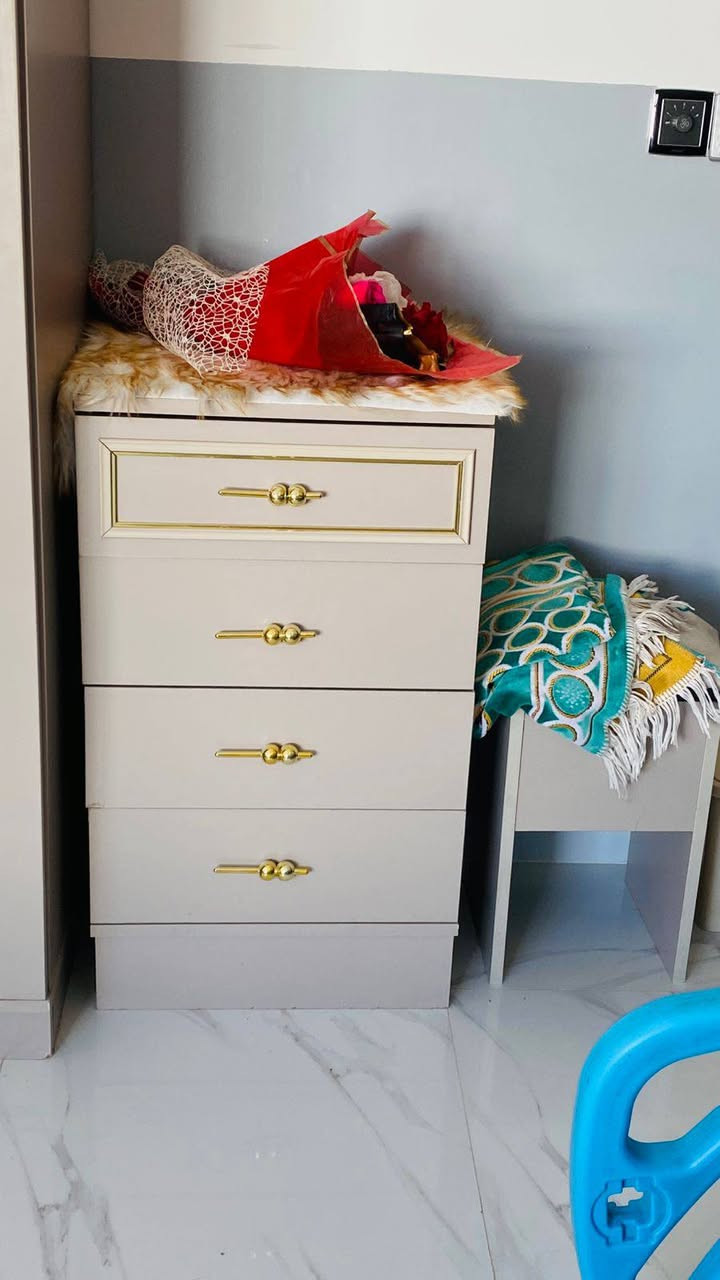 عندي هاي غرفه السعر مالتها ٨٥٠ الف بيها مجال عنوان الموصل جانب الأيمن عين العراق 
#تواصل_على_الخط***********
#تواصل_وتساب_فقط***********
