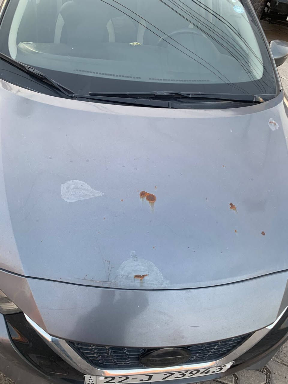 نیسان ڤێڕسا 
مۆدیل 2020 _ SV 
سێ پارچەی پێشی سبوغ 
لایەک بەتانەی هەیتی 
ئێڕباگ سوکان دەشبول 
ڕەقەم هەولێر سەنەوی 2028
ڕۆیشتن /120 km 

نرخ /  109  ورقە
شوێن / هەولێر
*********** واتساب
*********** واتساب أربيل, العراق
