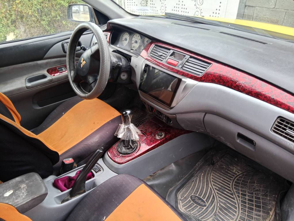 لانسەرێکی تەکسی مۆدیل ٢٠١٠، سەنەوی پلاستیک ، مکینه گەورە زۆر پاک و خاوێنە دینارێک مەسرەفی نیە ، بەشەرتی گێڕو مکینە ٤جام کارەبایی و ئاوێنە کارەبایی ، تاییەی تازەییە .
نرخی ٤۷ گەڵا
ژ.م/*********** كالار, السليمانية
